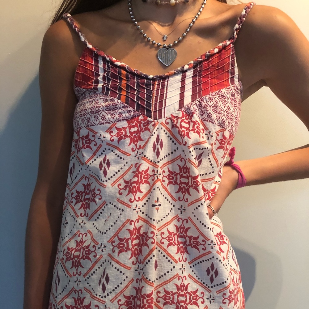 Super cute colorful o’neill tank top.🦋